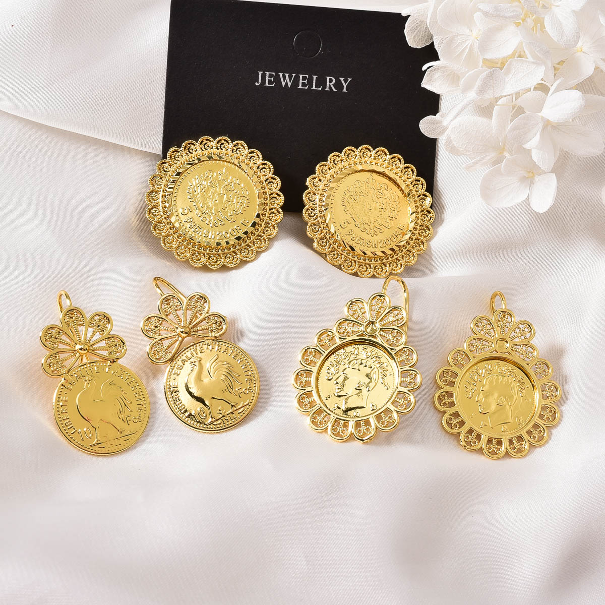 Vintage Collectible Coins - コインメダリオンドロップスタッドピアス レディース ホローフローラルフィリグリーピアス 18Kゴールドメッキ エンボス加工 ポートレートアニマル